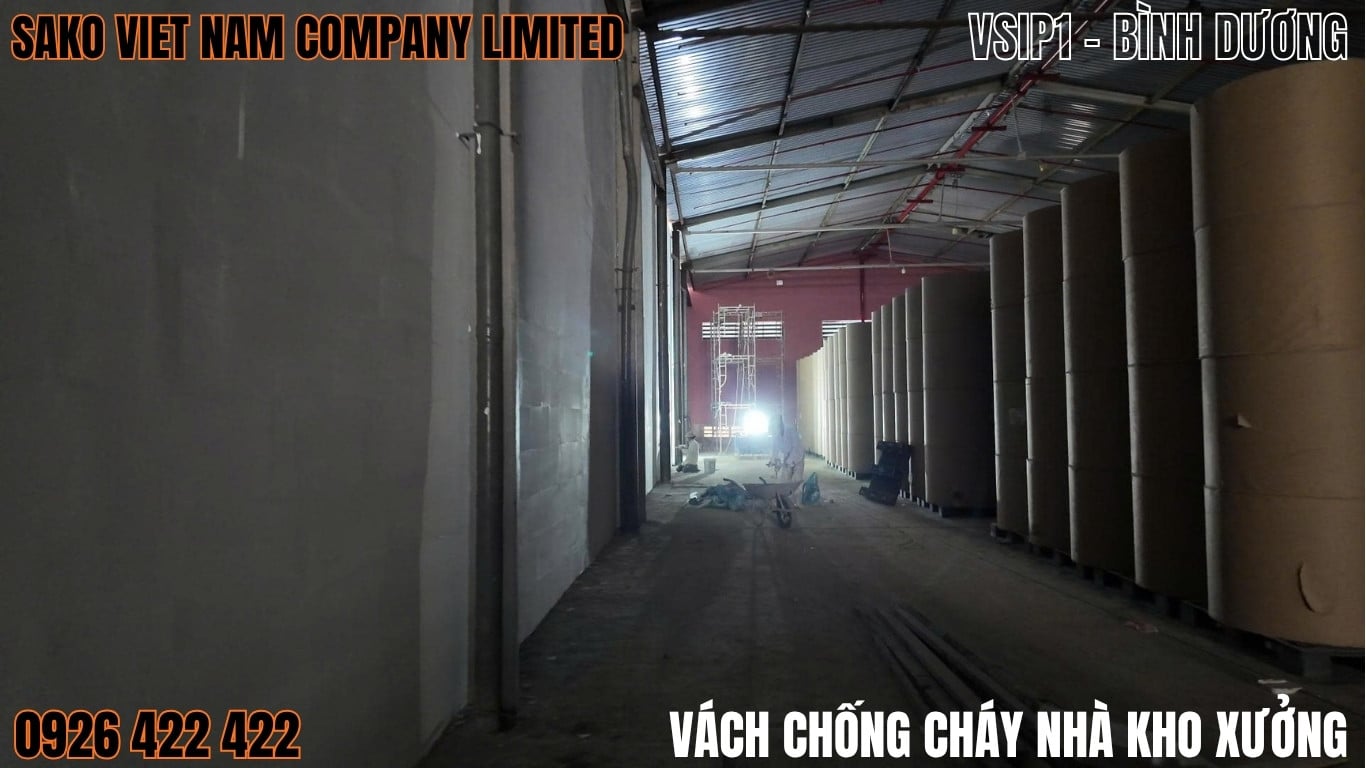 Hoàn thiện vách ngăn bằng gạch AAC chống cháy với phương án bả mỏng Skimcoat diễn ra nhanh chóng và tiết kiệm nhân công không cần tô trát